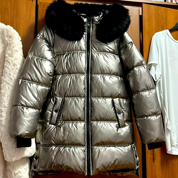 SOLD——Puffer coat. - Picture 3 of 3